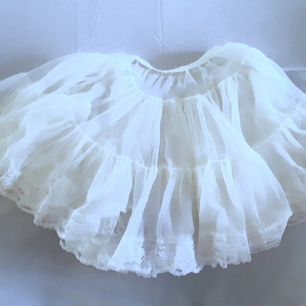 Flouncy petticoat